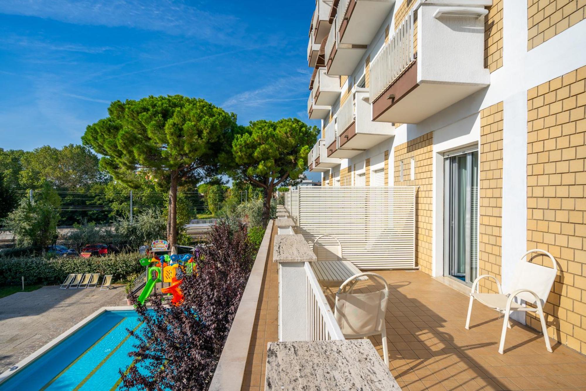 Lotus Hotel All Inclusive & Spiaggia Rimini Exterior photo